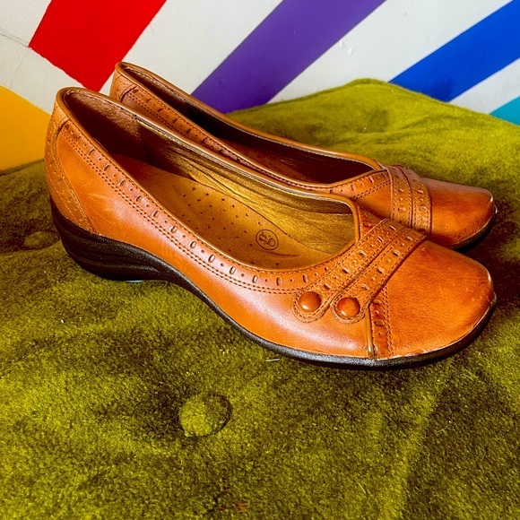 Hush Puppies Shoes Hush Puppies Leather Wedge Size 85 Euc Poshmark